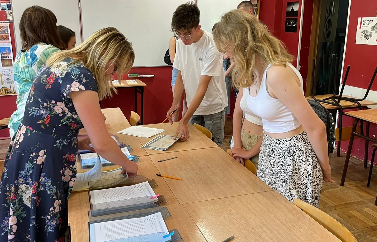 Maturę zdało 84,4 proc. tegorocznych absolwentów szkół ponadgimnazjalnych. 11,3 proc. abiturientów, którzy nie zdali jednego przedmiotu, ma prawo do poprawki w sierpniu – poinformował szef Centralnej Komisji Egzaminacyjnej. 