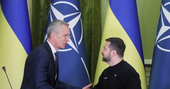 "Na przyszłotygodniowym szczycie NATO w Wilnie utworzymy Radę NATO-Ukraina, by zacieśnić naszą współpracę z Kijowem" - zapowiedział na konferencji prasowej w Brukseli sekretarz generalny Sojuszu Północnoatlantyckiego Jens Stoltenberg.