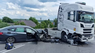 Wypadek w Stykowie. Nieoznakowany radiowóz zderzył się z ciężarówką