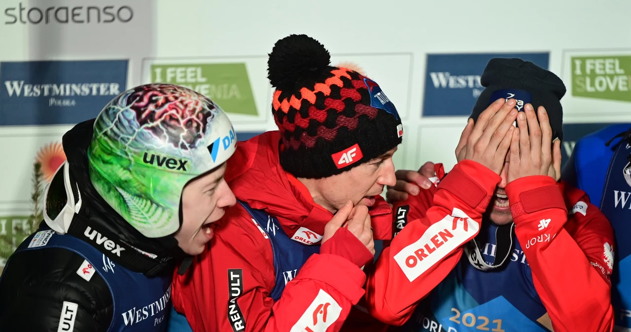 Od lewej: Aleksander Zniszczoł, Kamil Stoch i Piotr Żyła