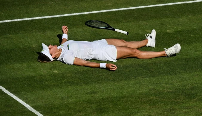 Co to był za mecz. Najdłuższy tie-break w historii kobiecego Szlema. Tenisistka padła na trawę