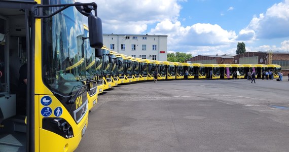 Przedsiębiorstwo Komunikacji Miejskiej w Katowicach zakupiło 22 autobusy hybrydowe o łącznej wartości ponad 50 mln zł. W piątek odbyła się prezentacja pojazdów.