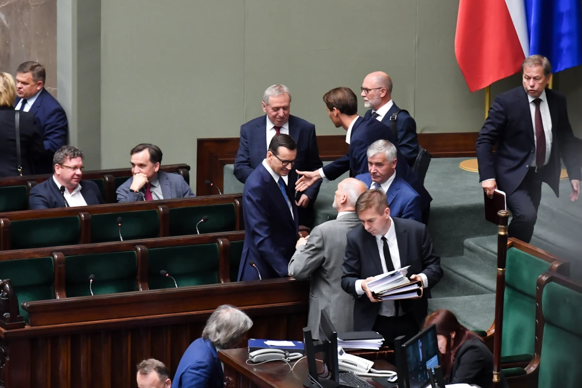 Sejm nie uchylił immunitetu czwórce posłów PiS: Joannie Lichockiej, Piotrowi Glińskiemu, Mariuszowi Błaszczakowi oraz Pawłowi Szefernakerowi. Domagał się tego Rafał Gaweł, który uznał, że posłowie propagując spot o uchodźcach przyczyniali się do siania nienawiści.