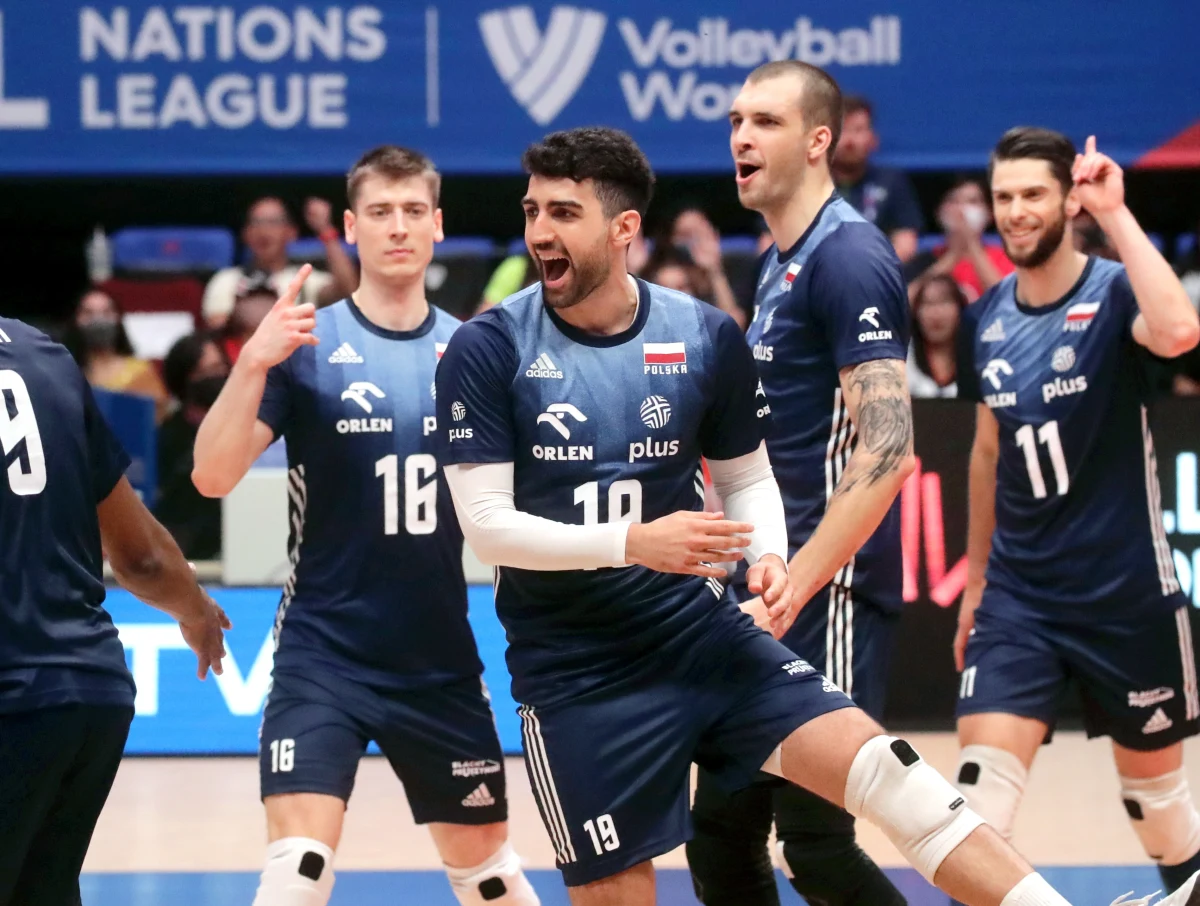 Polscy siatkarze wygrali w Pasay na Filipinach z Kanadą 3:0 (25:21, 25:23, 27:25) w kolejnym meczu ostatniego turnieju fazy interkontynentalnej Ligi Narodów. To dziewiąte zwycięstwo biało-czerwonych w tych rozgrywkach. Ich bilans uzupełniają dwie porażki.