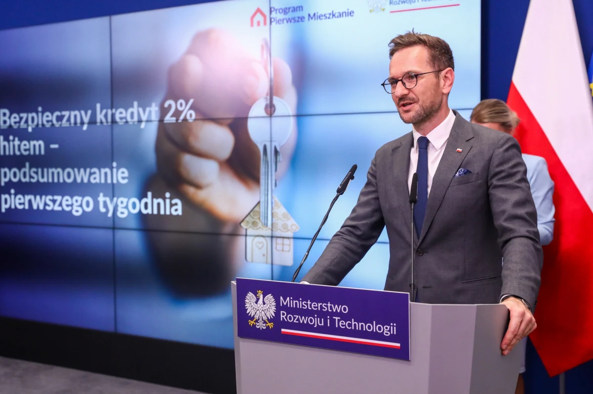 W ciągu pięciu dni banki zawarły już kilkadziesiąt umów w programie "bezpieczny kredyt" - poinformował minister rozwoju i technologii Waldemar Buda. Dodał, że od poniedziałku będzie można też zakładać konto mieszkaniowe z premią od państwa.