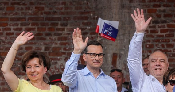 Premier Mateusz Morawiecki spotkał się z potencjalnymi wyborcami Prawa i Sprawiedliwości w Skępem w woj. kujawsko-pomorskim. W swoim wystąpieniu mówił i polityce społecznej PiS-u, i o tym, co, według niego, może czekać Polaków, jeśli Platforma Obywatelska wróci do władzy.