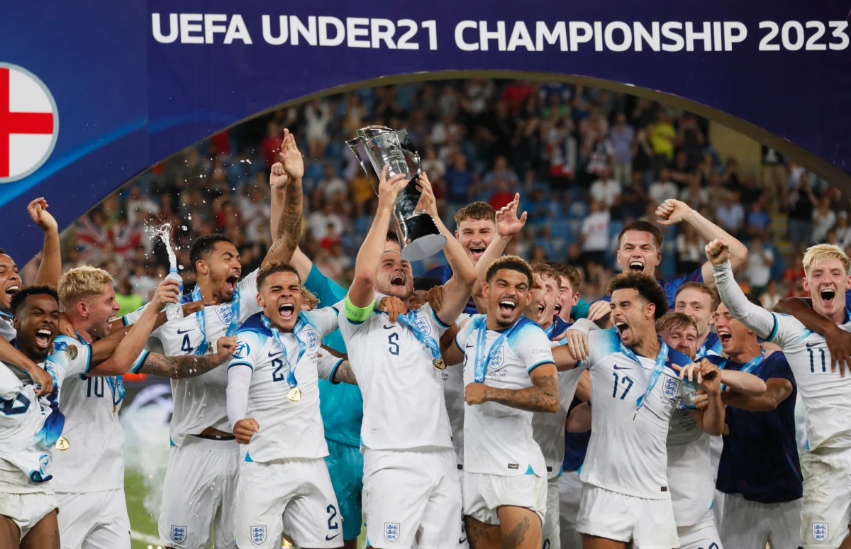 Anglicy pokonali Hiszpanów 1:0 w finale piłkarskich mistrzostw Europy do lat 21, rozegranym w Batumi. Wyspiarze w całym turnieju w Gruzji i Rumunii nie stracili bramki - w sześciu meczach zachowali czyste konto. piłkarskiej.