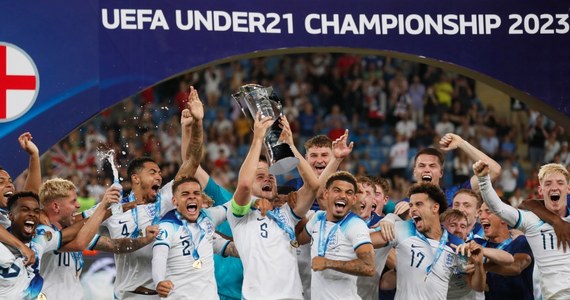 Anglicy pokonali Hiszpanów 1:0 w finale piłkarskich mistrzostw Europy do lat 21, rozegranym w Batumi. Wyspiarze w całym turnieju w Gruzji i Rumunii nie stracili bramki - w sześciu meczach zachowali czyste konto. piłkarskiej.