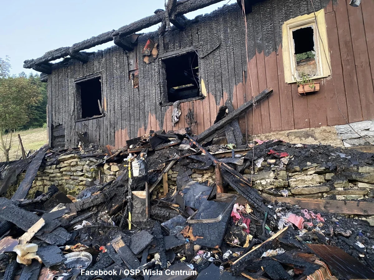 Jedna osoba zginęła w pożarze domu w Wiśle (woj. śląskie). Ogień pojawił się w domu jednorodzinnym na osiedlu Tokarnia.