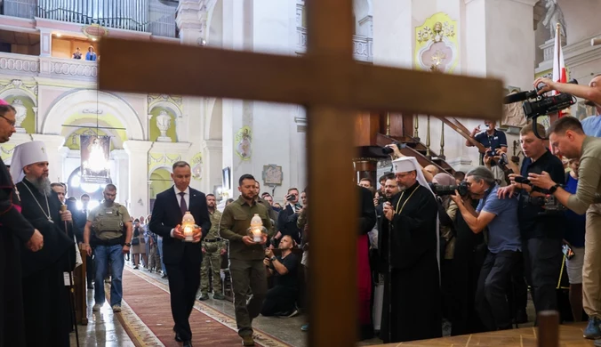 Spotkanie A. Dudy z W. Zełenskim. Oddali hołd ofiarom Wołynia