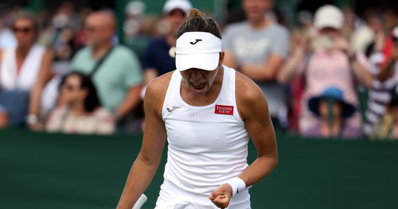 Magda Linette i amerykańska tenisistka Bernarda Pera przegrały z Brytyjkami Naikthą Bains i Maią Lumsden 4:6, 4:6, w drugiej rundzie gry podwójnej w wielkoszlemowym Wimbledonie.