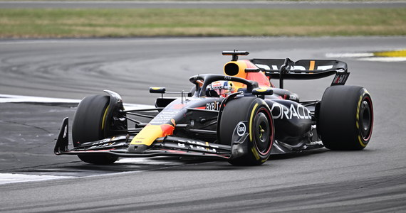 Holender Max Verstappen wygrał wyścig o Grand Prix Wielkiej Brytanii na torze Silverstone, 11. rundę mistrzostw świata Formuły 1. To szóste z rzędu i ósme w tym sezonie zwycięstwo broniącego tytułu Holendra.