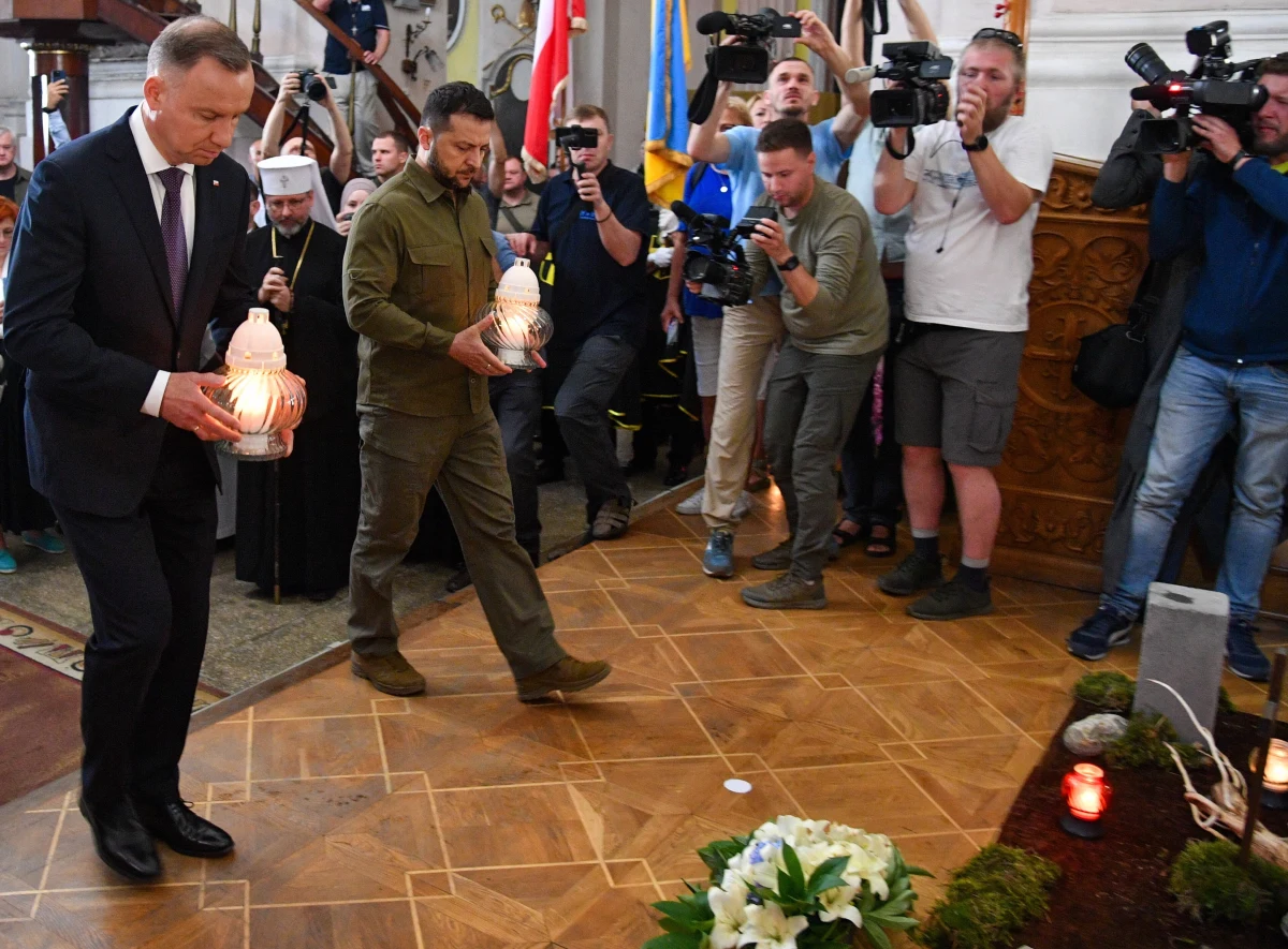 "Cenimy każde życie, pamiętamy o historii i razem bronimy wolności" – oświadczył prezydent Ukrainy Wołodymyr Zełenski po obchodach 80. rocznicy ludobójstwa na Wołyniu, w których uczestniczył w Łucku razem z prezydentem RP Andrzejem Dudą.