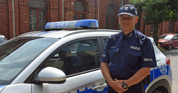 Policjant z Mszczonowa w województwie mazowieckim podczas urlopu w Turcji rzucił się na pomoc tonącemu mężczyźnie. Rzeczniczka żyrardowskiej policji st. sierż. Patrycja Sochacka przekazała, że tonący miał dużo szczęścia, bo "trafił na doświadczonego pływaka".