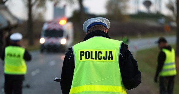 Pięć osób zostało poszkodowanych w wypadku na drodze krajowej nr 42 w miejscowości Czerwony Most (Świętokrzyskie) – poinformował dyżurny GDDKiA w Kielcach. 