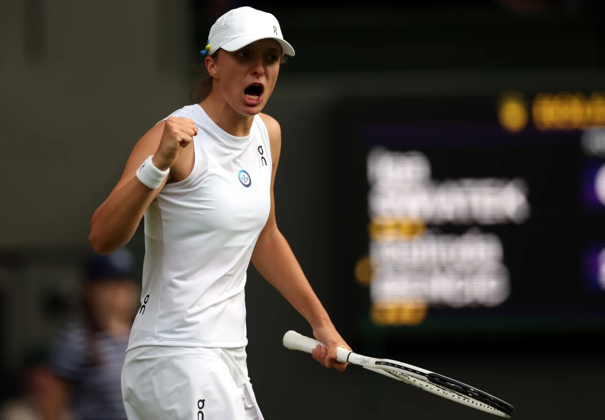 Iga Świątek po niezwykle emocjonującym meczu pokonała Szwajcarkę Belindę Bencic 6:7 (4-7), 7:6 (7-2), 6:3 i po raz pierwszy awansowała do ćwierćfinału wielkoszlemowego Wimbledonu. W drugim secie Polka obroniła dwie piłki meczowe. Spotkanie trwało ponad 3 godziny. Rywalką Polki w ćwierćfinale będzie Ukrainka Elina Switolina.