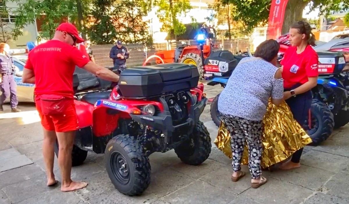 Szczęśliwy finał poszukiwań 8-letniej dziewczynki przez sopockich ratowników WOPR. Dziecko odnaleziono po około 40 minutach na kąpielisku w Gdańsku Jelitkowie, oddalonego od Sopotu o 4 kilometry.