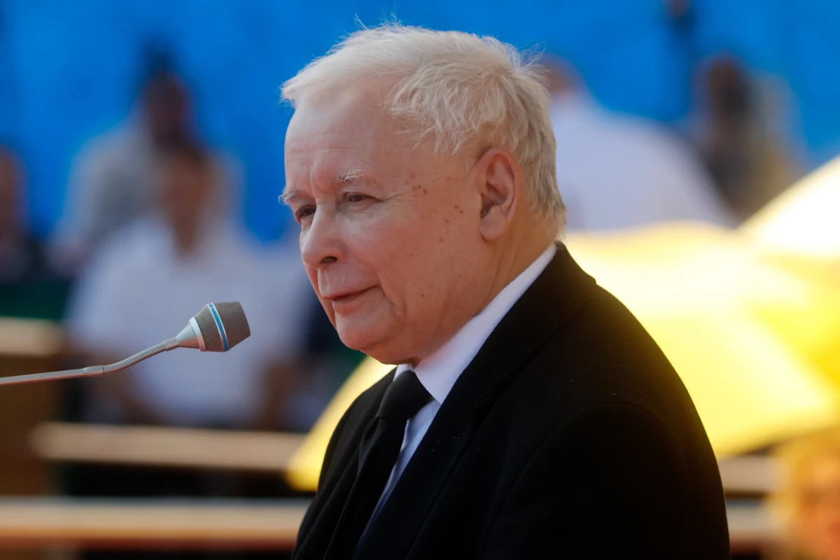 "Nasz program będzie na kolejne osiem lat, bo potrzebujemy dłuższej perspektywy" - powiedział w wywiadzie dla portalu i.pl prezes PiS Jarosław Kaczyński. PiS chce rządzić samodzielnie kolejne dwie kadencje? "Tak, tego chcemy, a daj Boże i dłużej" - stwierdził wicepremier.