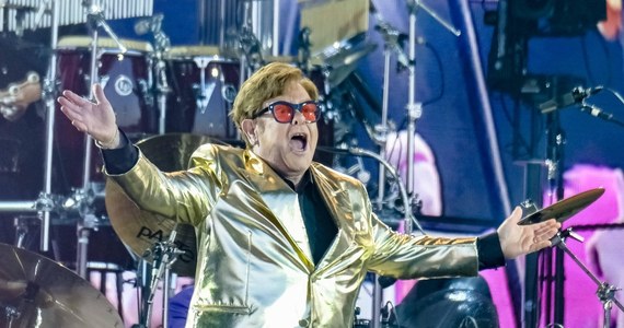 "Miałem najwspanialszą karierę, wprost nie do uwierzenia" - mówił zebranym fanom ze sceny Elton John. W weekend, po ponad pięciu dekadach występowania, pożegnał się na dobre z publicznością. 