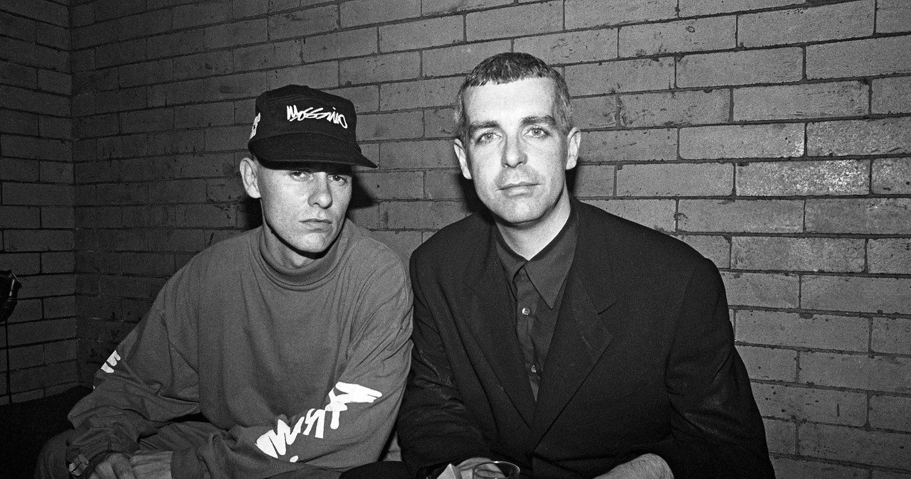 Zaczęło się od przypadkowego spotkania w sklepie. Jeden z muzyków kupił keyboard, drugi zainteresował się zakupem i zaczął zadawać pytania. Od słowa do słowa, okazało się, że obaj uwielbiają elektronikę, disco i właściwie mogliby wspólnie założyć zespół. Tak powstało Pet Shop Boys, jeden z najważniejszych zespołów lat 80. i nie tylko zresztą. Przypominamy najważniejsze utwory zespołu. 