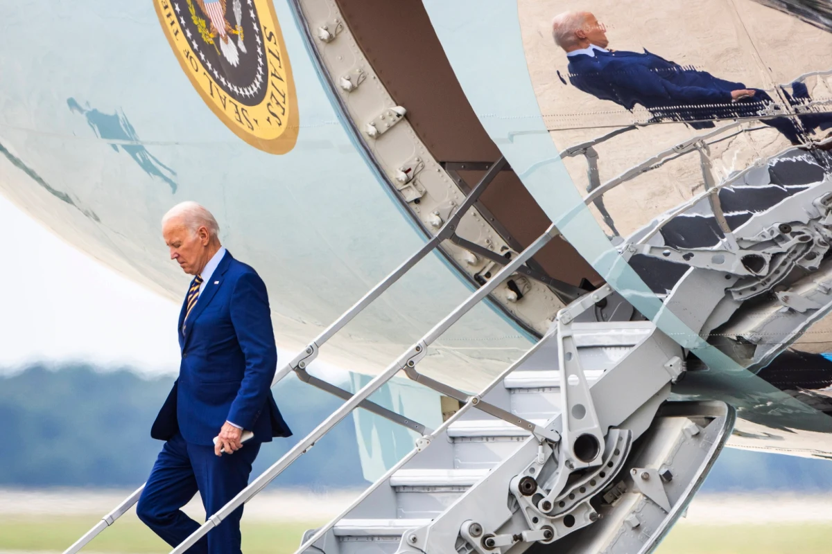 Joe Biden przybył do Londynu. To przystanek prezydenta Stanów Zjednoczonych w drodze na szczyt NATO w Wilnie. Przystanek niezwykle istotny. Amerykanie muszą omówić z Brytyjczykami kwestie sporne, które w ostatnim czasie spowodowały zgrzyty w relacjach najbliższych sojuszników. 