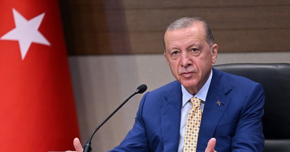 Wygląda na to, że Turcja postawiła jasny warunek zaakceptowania wniosku Szwecji o dołączenie do NATO. Unia Europejska powinna otworzyć się na członkostwo Turcji - oświadczył prezydent Recep Tayyip Erdogan. 