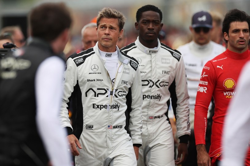 Brad Pitt nie krył zachwytu Formułą 1 i jej otoczką. Słynny aktor w trakcie weekendowych zmagań na torze Silverstone w Wielkiej Brytanii wziął udział w kręceniu scen do filmu osadzonego w realiach wyścigów samochodowych.