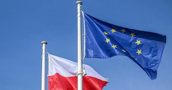 Komisja Europejska ma rację w sporze o unijny pakiet migracyjny - tak uważa 43,7 proc. uczestników badania United Surveys dla RMF FM i "Dziennika Gazety Prawnej". 45,5 proc. respondentów nie popiera ściągania do Polski pracowników spoza Unii Europejskiej. 