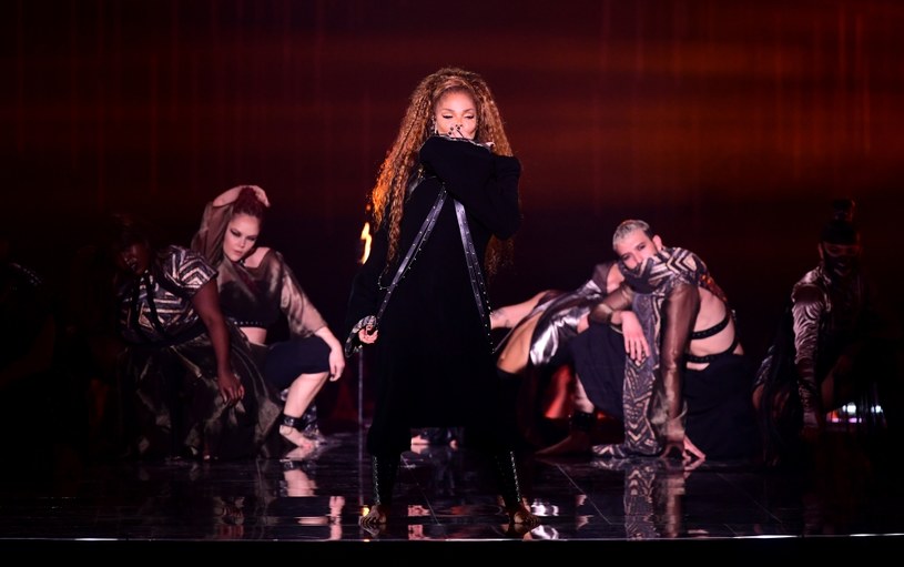 Autorka hitu "Rhythm Nation" wróciła do koncertowania w wielkim stylu. Pod koniec zeszłego roku Jackson ogłosiła, że po czteroletniej przerwie znów wyruszy w trasę. Zakończone niespełna trzy tygodnie temu tournée "Together Again" okazało się dla gwiazdy wyjątkowo lukratywnym przedsięwzięciem. Jak podaje Billboard Boxscore, artystka zarobiła na nim od kwietnia 51 mln dolarów, bijąc tym samym swój osobisty rekord.