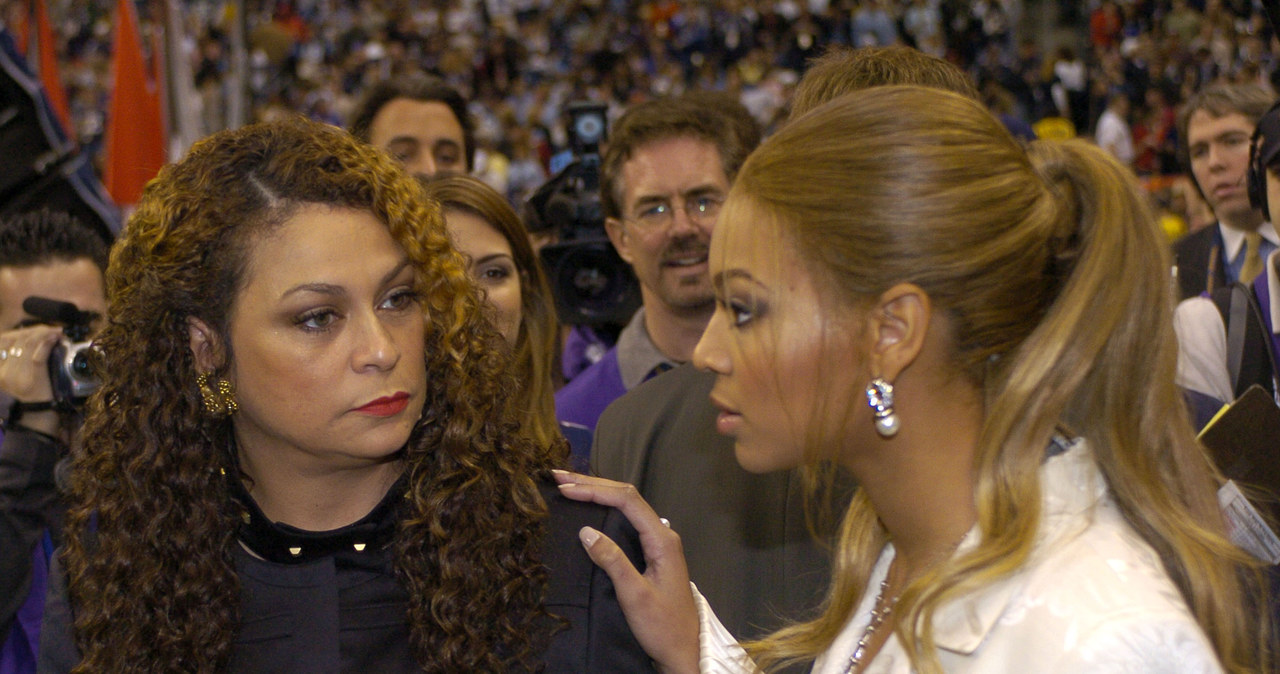 W czasie gdy Tina Knowles towarzyszyła swojej córce Beyonce w tournée "Renaissance Tour", został obrabowany jej dom. Jak donosi TMZ, z posiadłości skradziono biżuterię i gotówkę o wartości miliona dolarów. Złodzieje okazali się na tyle zuchwali, że nie tylko zabrali kosztowności, ale i cały sejf.
