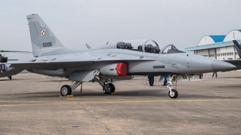 — Pierwsze dwa egzemplarze samolotów FA-50 Fighting Eagle dla Wojska Polskiego są już w Polsce! — poinformował Mariusz Błaszczak, szef Ministerstwa Obrony Narodowej.
