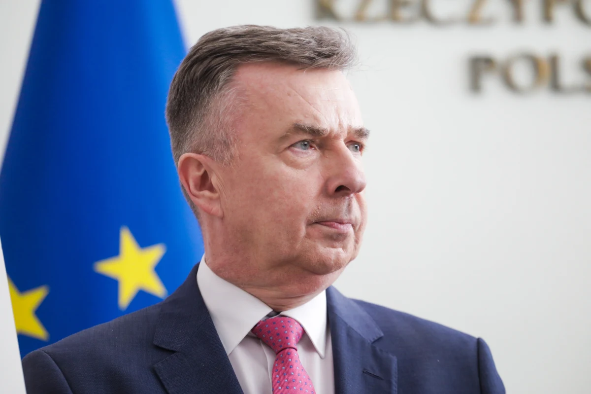 "Rozmowy w sprawie paktu senackiego nie zostały przerwane i cały czas trwają. We wtorek planowane jest kolejne spotkanie w tej sprawie" – podkreślają w rozmowie z PAP politycy PSL. "Uspokajam, wszystko jest na dobrej drodze. Doprowadzimy to do końca" - zadeklarował z kolei polityk Lewicy.