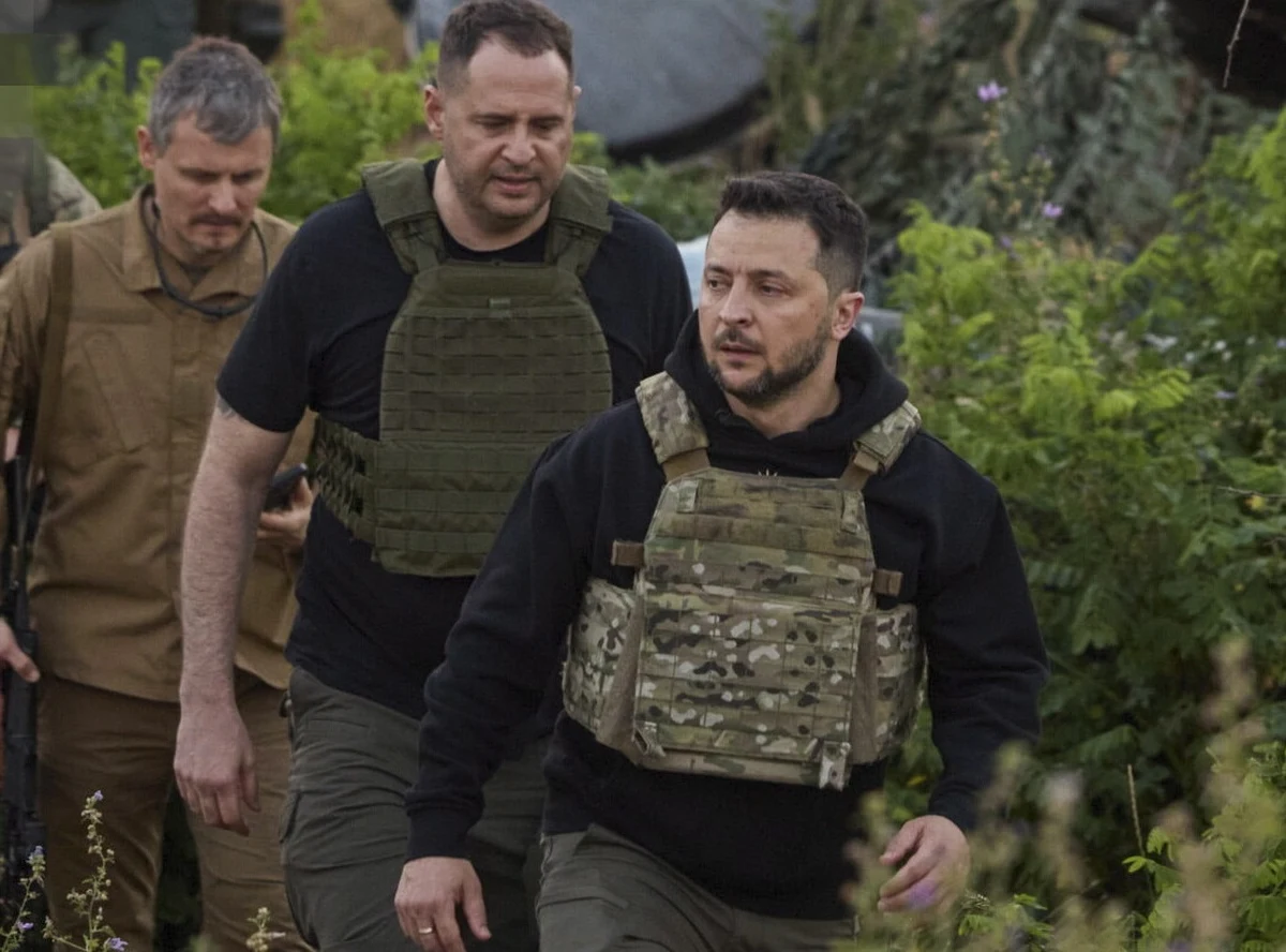 Dziś w Wilnie rozpoczyna się szczyt NATO. Tuż przed szczytem rozważane były przede wszystkim dwa warianty gwarancji bezpieczeństwa dla Ukrainy - akcesja do NATO lub "model izraelski" polegający na uzbrojeniu sił ukraińskich i stałej pomocy wojskowej państw sojuszu dla Kijowa - podaje magazyn "Foreign Policy".