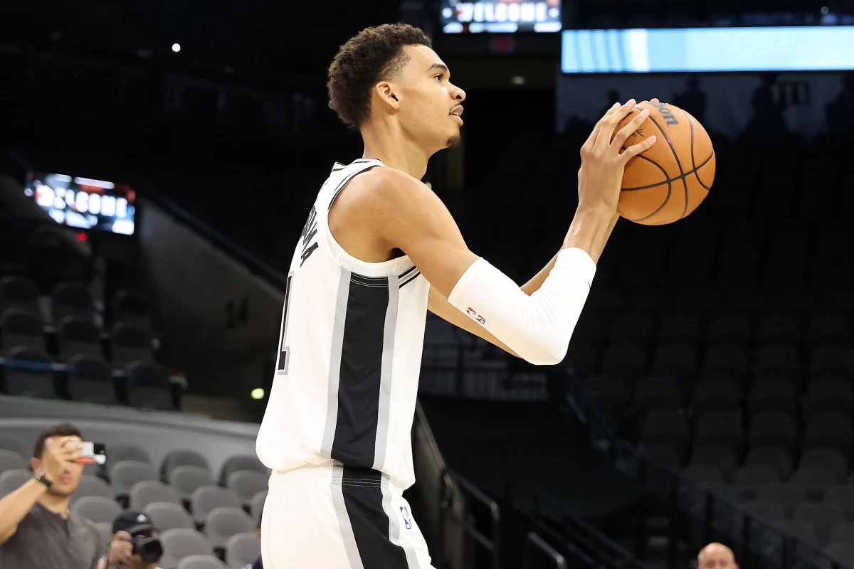 ​Wybrany przez San Antonio Spurs z numerem jeden w drafcie ligi NBA 19-letni Victor Wembanyama zakończył występy w Lidze Letniej - poinformowały amerykańskie media, powołując się na źródła w klubie.