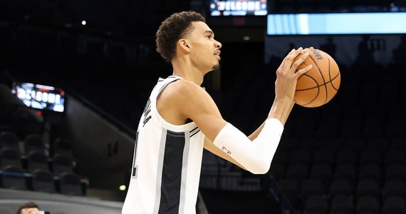 ​Wybrany przez San Antonio Spurs z numerem jeden w drafcie ligi NBA 19-letni Victor Wembanyama zakończył występy w Lidze Letniej - poinformowały amerykańskie media, powołując się na źródła w klubie.