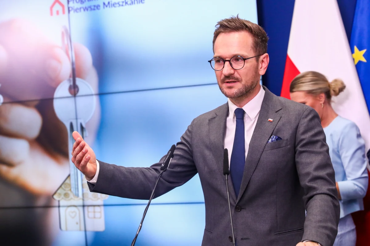 Resort rozwoju i technologii ustanowił tymczasowego zarządcę przymusowego na majątku rosyjskiego oligarchy Wiaczesława Kantora w Grupie Azoty - poinformował szef MRiT Waldemar Buda. "W najbliższym czasie zapadną kolejne decyzje dotyczące derusyfikacji gospodarki" - dodał.