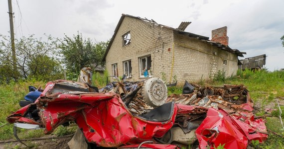 Francja wyśle Ukrainie pociski dalekiego zasięgu, które pozwolą Kijowowi bronić swojego terytorium - zapowiedział prezydent Francji Emmanuel Macron. Na tę deklarację zareagował Dmitrij Pieskow. "Z naszego punktu widzenia jest to błędna decyzja, obarczona konsekwencjami dla strony ukraińskiej" – stwierdził rzecznik Władimira Putina.