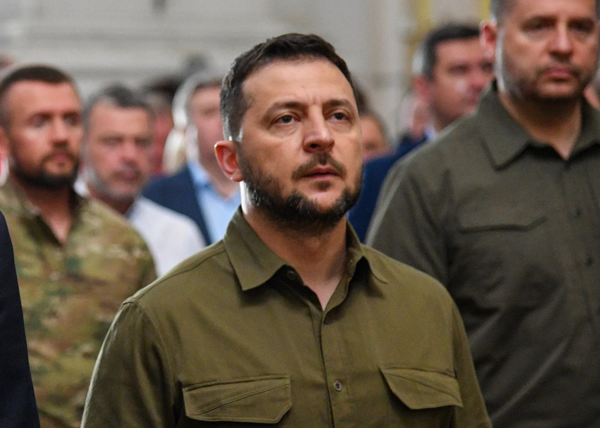 Prezydent Ukrainy Wołodymyr Zełenski oświadczył, że brak ram czasowych nie tylko dla członkostwa Ukrainy w NATO, ale i dla jej zaproszenia do akcesji byłby absurdem; w ten sposób skomentował "sygnały", że omawiane są "sformułowania bez Ukrainy".