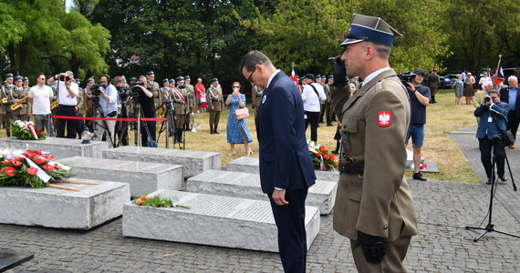 Zbrodnia wołyńska to było ludobójstwo, zagłada. Ale sposób mordowania Polaków - siekierami, piłami, palenie żywcem - był czymś tak niewyobrażalnie okrutnym, że niech ona też ma miano specjalne - genocidium atrox, ludobójstwo straszliwe, okrutne - powiedział premier Mateusz Morawiecki.