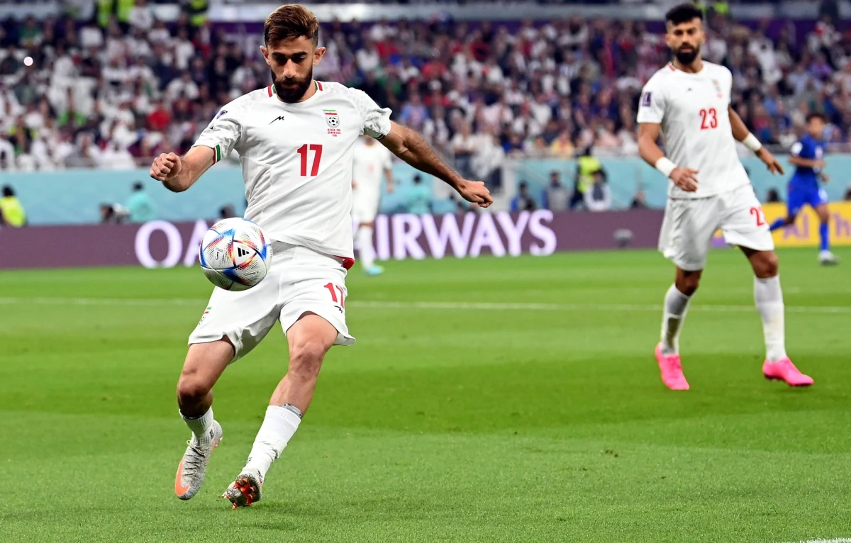 Reprezentant Iranu Ali Gholizadeh podpisał kontrakt z Lechem Poznań. Ofensywny piłkarz związał się z "Kolejorzem" trzyletnią umową. Na jego debiut kibice poznańskiej drużyny będą musieli jednak trochę poczekać, bo Irańczyk leczy obecnie kontuzję.