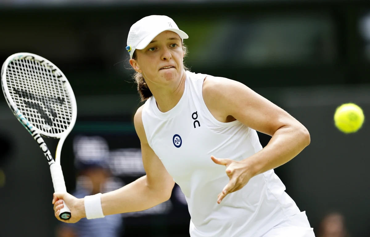 Iga Świątek przegrała z Eliną Switoliną w ćwierćfinale Wimbledonu. Pierwszy set padł łupem Ukrainki, która wygrała tę partię 7:5. Drugi set wygrała polska tenisistka - 7:6. Decydujący był trzeci set, w którym Switolina była nie do zatrzymania - wygrała 6:2. 