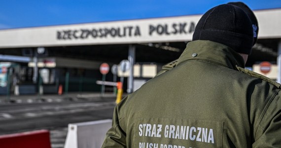 Rośnie liczba osób nielegalnie przekraczających granicę na południu Polski. Łącznie z wczorajszym zatrzymaniem kuriera, który z Węgier i Słowacji przez Polskę do Niemiec próbował przewieźć 21 Syryjczyków, od początku roku straż graniczna zatrzymała osiem osób próbujących nielegalnie przez granicę przewieźć ludzi.