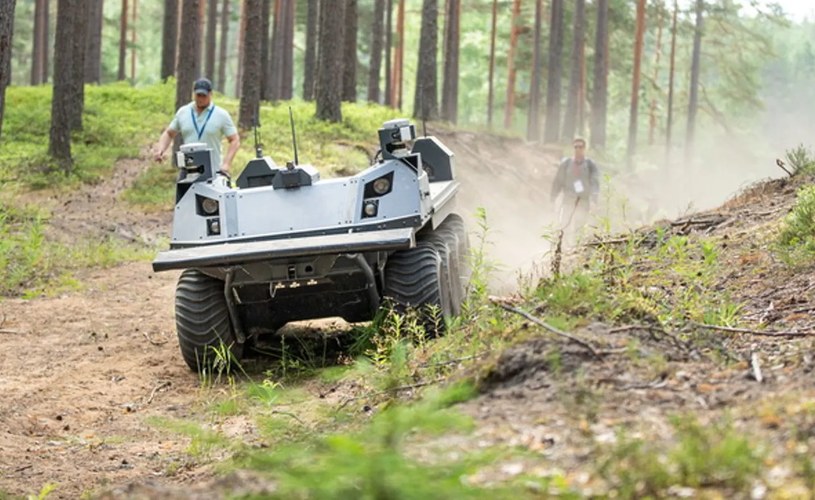 Roboty to przyszłość pola bitwy i już dziś coraz mocniej akcentują swoją obecność w konfliktach zbrojnych, a część ich możliwości można było podziwiać podczas testów terenowych w Estonii. 