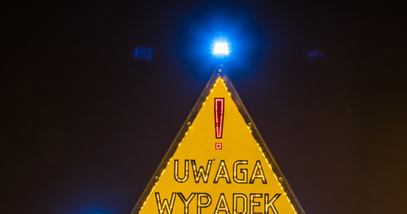 Śmiertelny wypadek na zakopiance. Motocyklista uderzył w bariery na jezdni w kierunku Krakowa, mężczyzna zginął na miejscu.