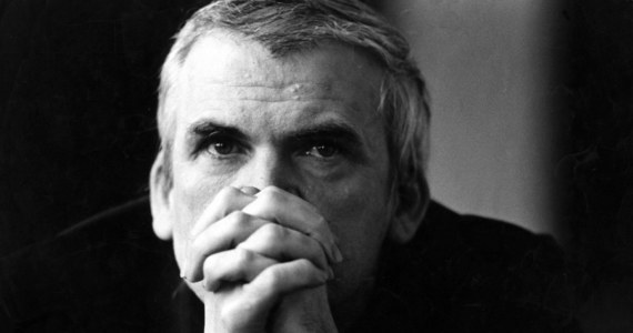 Milan Kundera - słynny czeski pisarz zmarł w wieku 94 lat. Był autorem niezapomnianych powieści, które przez dekady kształtowały literacki krajobraz Europy i Świata.