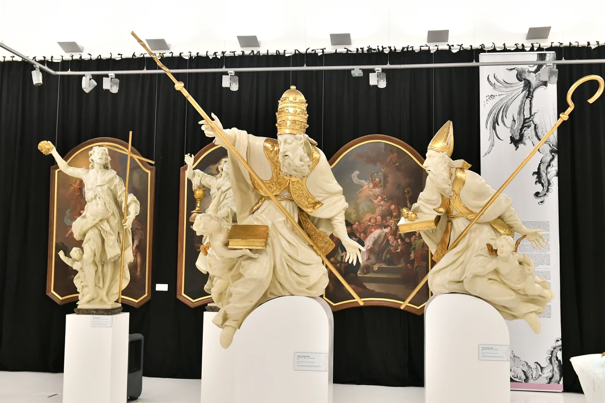 Ponad 500 dzieł sztuki, w tym malarstwo, rzeźba, meble, porcelana czy odzież, prezentowanych jest na wystawie "Szaleństwo rokoka!", którą od piątku będzie można zobaczyć w Pawilonie Czterech Kopuł, oddziale Muzeum Narodowego we Wrocławiu.

