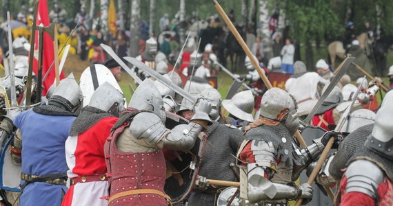 Po raz 25. na polach pod Grunwaldem będzie można zobaczyć inscenizację bitwy z 1410 roku. To historyczne wydarzenie, które przyciąga 1,5 tys. rekonstruktorów z różnych zakątków świata, odbędzie się 15 lipca, ale tydzień średniowiecza na Warmii i Mazurach rozpoczął się już w środę.