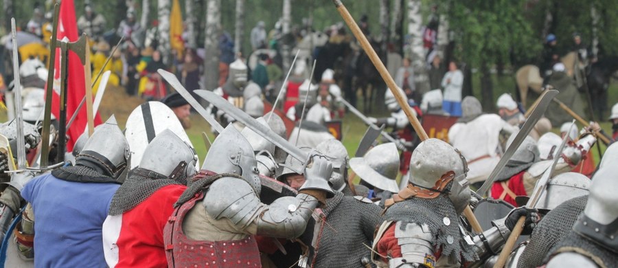 Po raz 25. na polach pod Grunwaldem będzie można zobaczyć inscenizację bitwy z 1410 roku. To historyczne wydarzenie, które przyciąga 1,5 tys. rekonstruktorów z różnych zakątków świata, odbędzie się 15 lipca, ale tydzień średniowiecza na Warmii i Mazurach rozpoczął się już w środę.