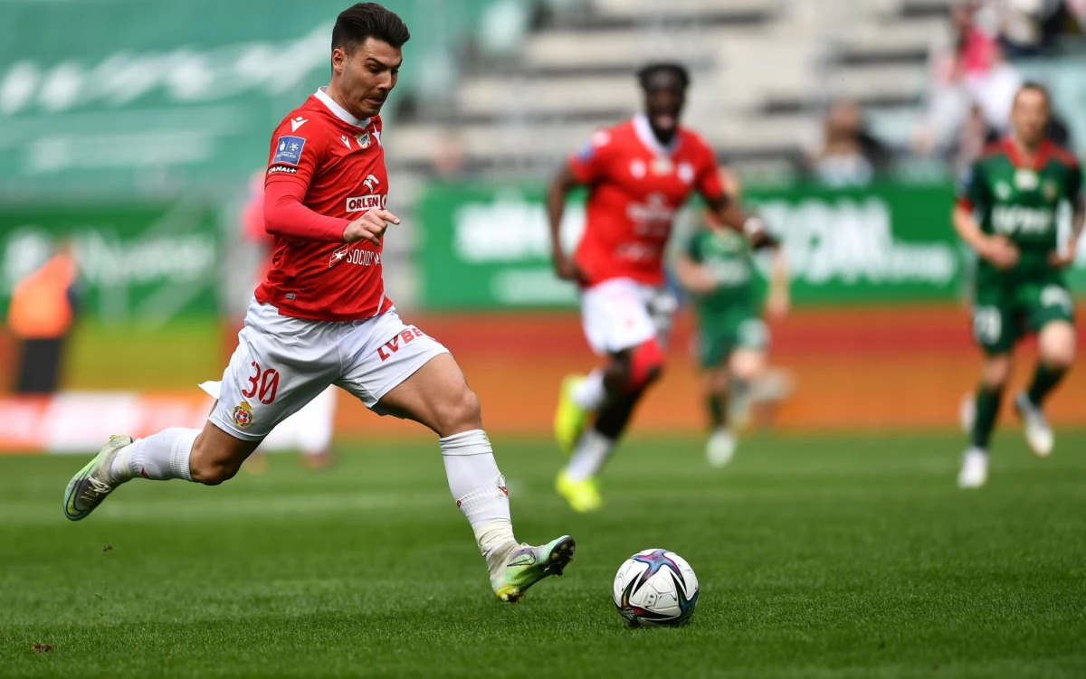 ​Niespełna 30-letni Hiszpan Luis Fernández, wicekról strzelców poprzedniego sezonu 1. ligi w barwach Wisły Kraków, został piłkarzem również występującej na zapleczu ekstraklasy Lechii Gdańsk. To drugi zawodnik pozyskany w przerwie letniej przez gdański klub.