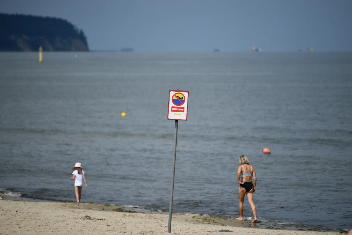 Przed nami czwartek z lokalnymi burzami i opadami deszczu. Termometry pokażą od 24 do 28 stopni Celsjusza. Już teraz jednak synoptycy ostrzegają przed upalnym weekendem. 